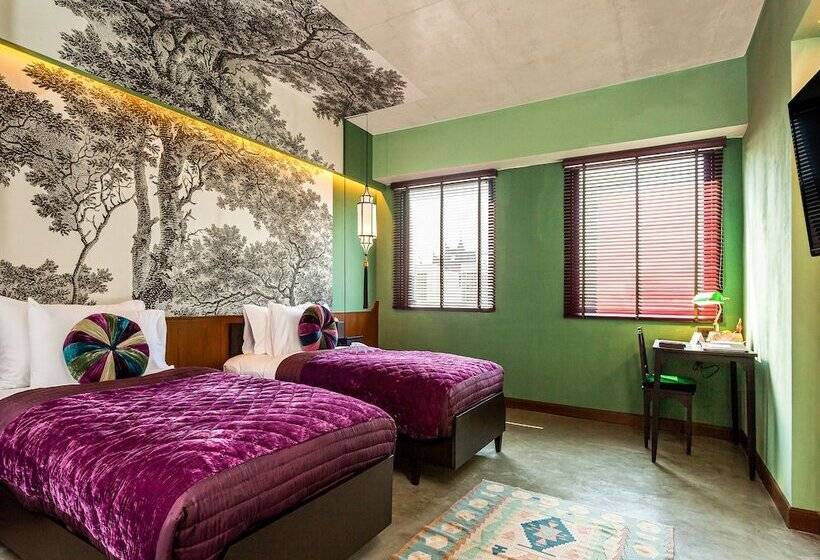 スタンダードルーム, Lao Poet