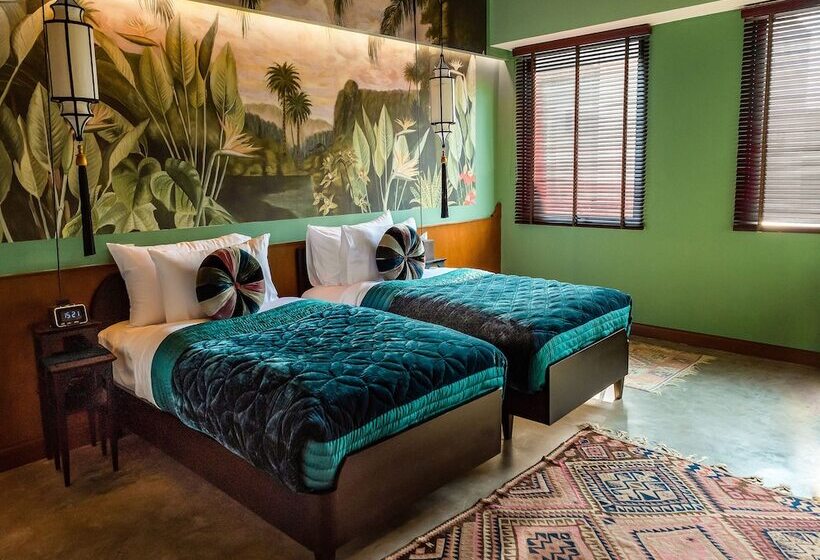 スタンダードルーム, Lao Poet