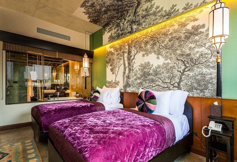 スタンダードルーム, Lao Poet