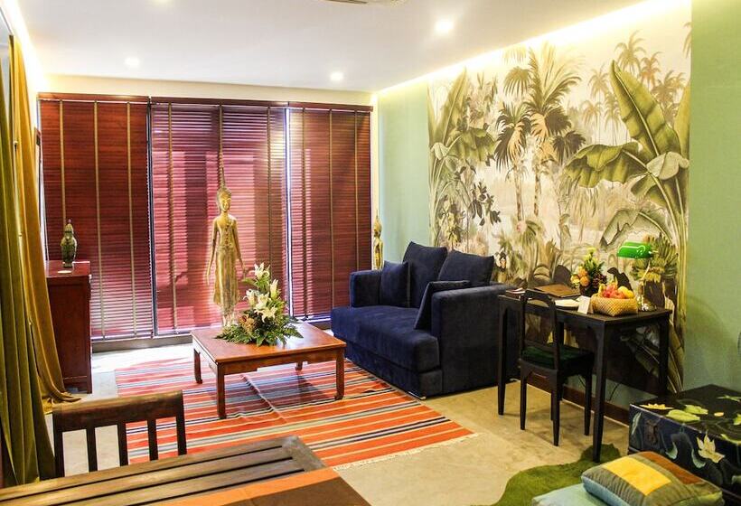 スイート, Lao Poet