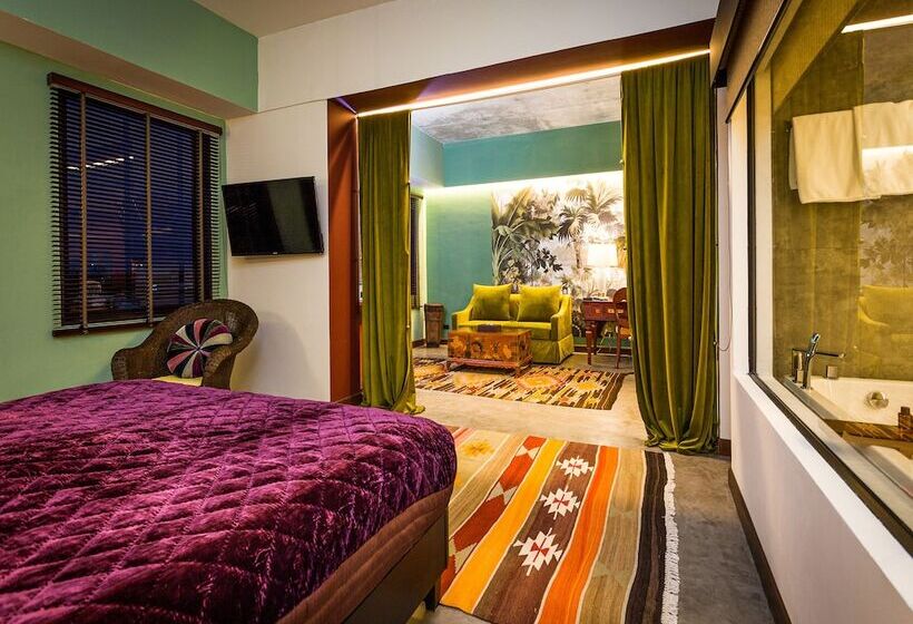 スイート, Lao Poet