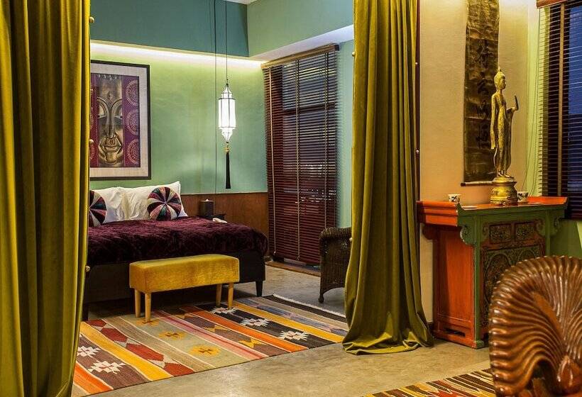 スイート, Lao Poet