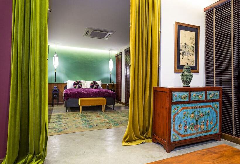 スイート, Lao Poet