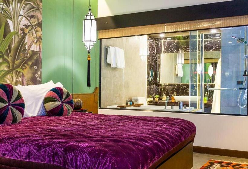 デラックスルーム, Lao Poet