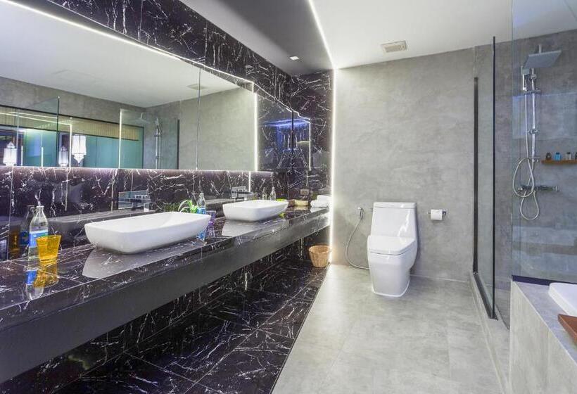 スイート, Lao Poet