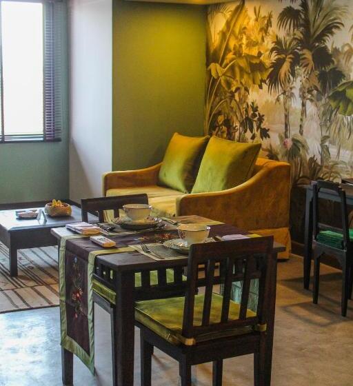 スイート, Lao Poet