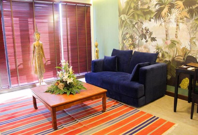 スイート, Lao Poet