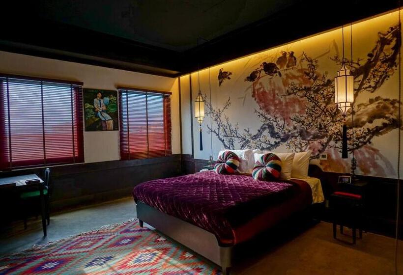 スタンダードルーム, Lao Poet