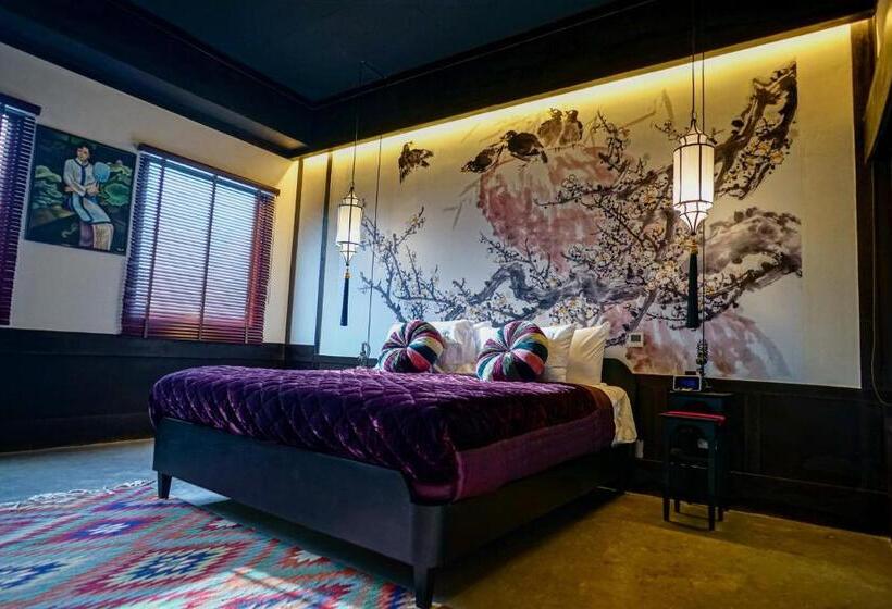 スタンダードルーム, Lao Poet