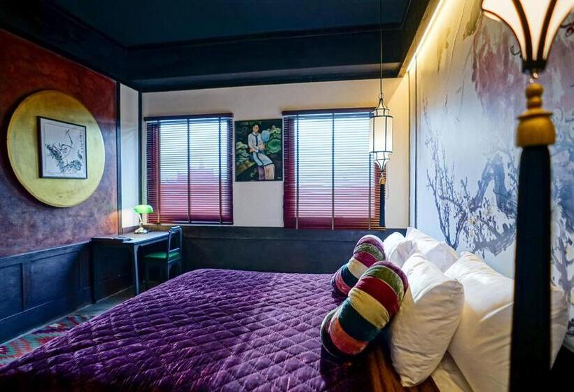 スタンダードルーム, Lao Poet