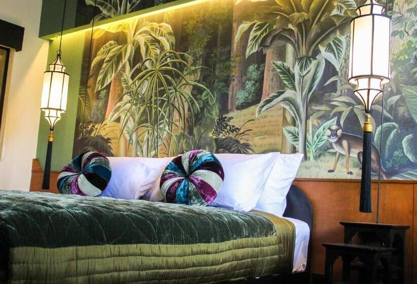 スタンダードルーム, Lao Poet