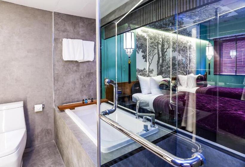 スタンダードルーム, Lao Poet