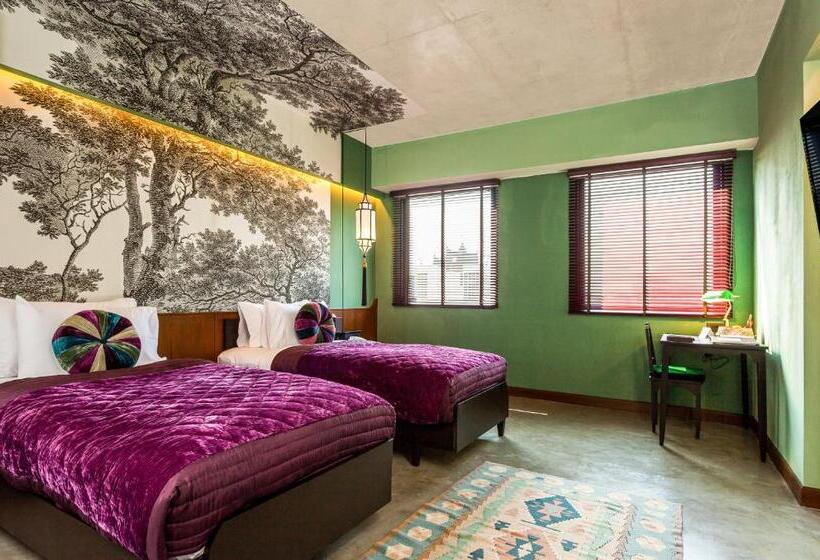 スタンダードルーム, Lao Poet