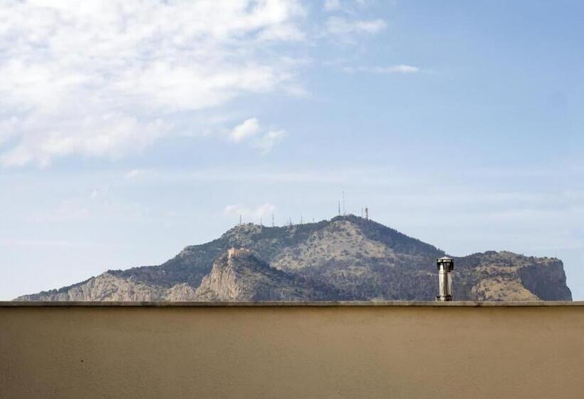 带1个卧室的带阳台的公寓, Palazzo Planeta