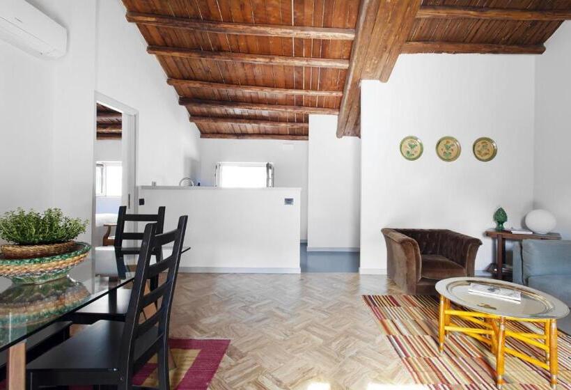 带1个卧室的带阳台的公寓, Palazzo Planeta