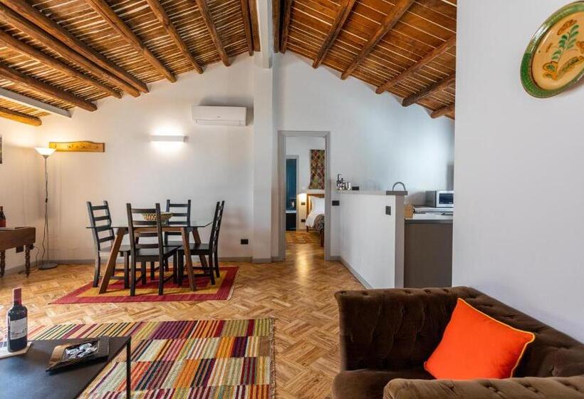 带1个卧室的带阳台的公寓, Palazzo Planeta