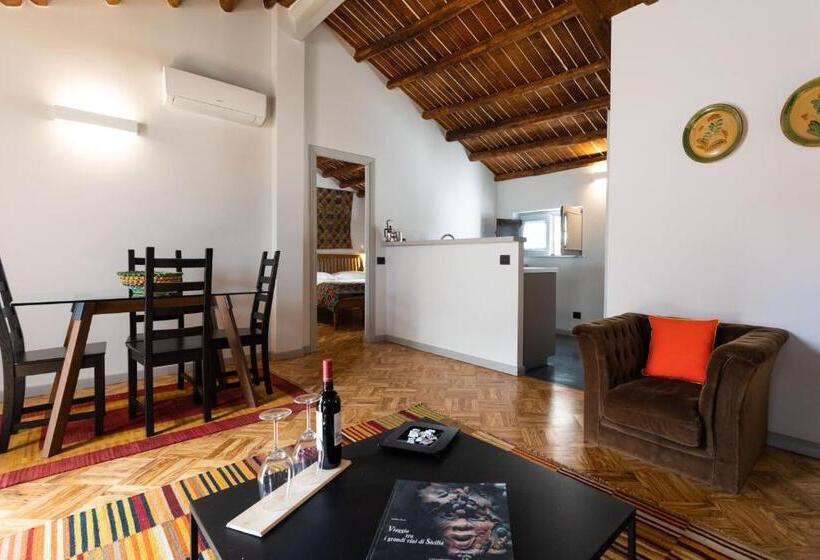 带1个卧室的带阳台的公寓, Palazzo Planeta