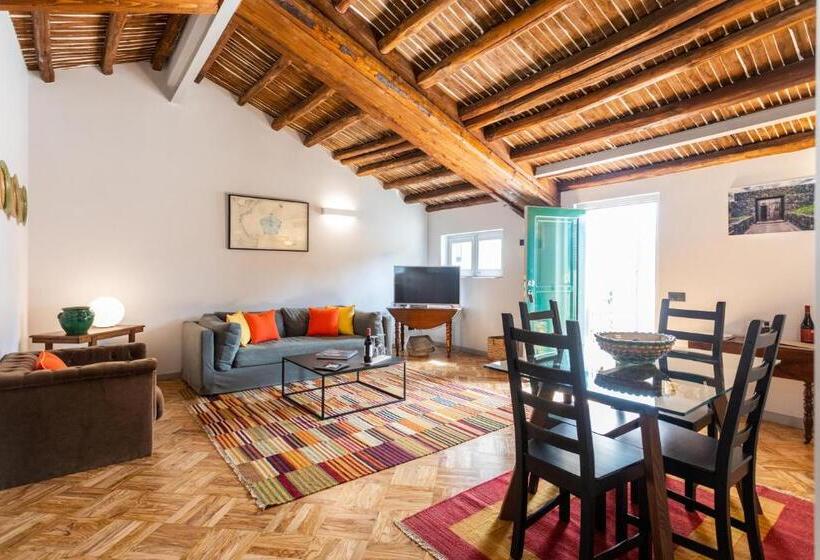 带1个卧室的带阳台的公寓, Palazzo Planeta