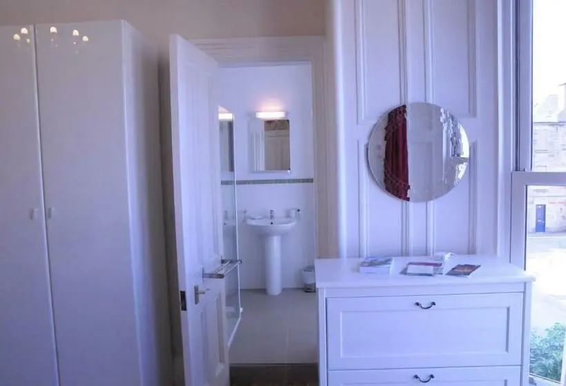 اتاق استاندارد یک نفره, Balmore Guest House