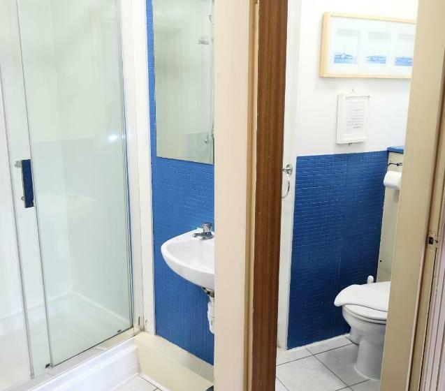 اتاق خانوادگی, Balmore Guest House