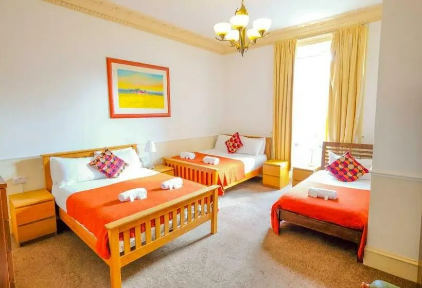 اتاق خانوادگی, Balmore Guest House