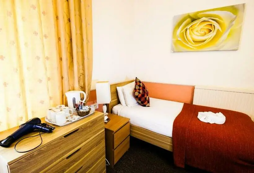 اتاق خانوادگی, Balmore Guest House