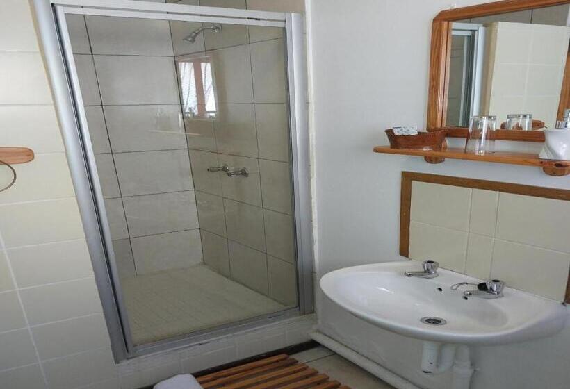 コンフォートルーム, Lily Guesthouse