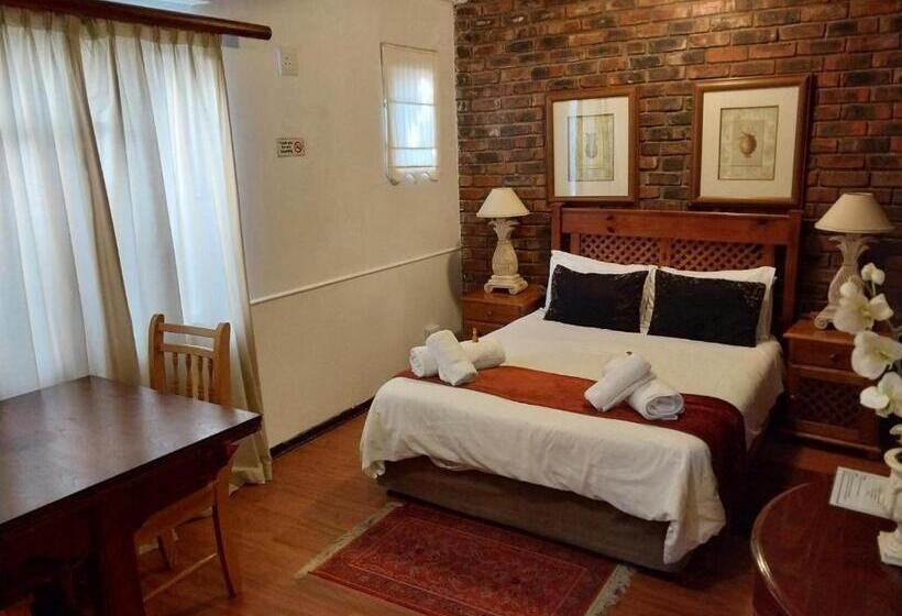 コンフォートルーム, Lily Guesthouse