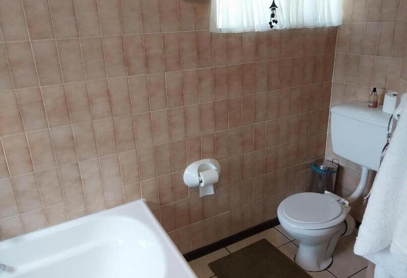 コンフォートルーム, Lily Guesthouse