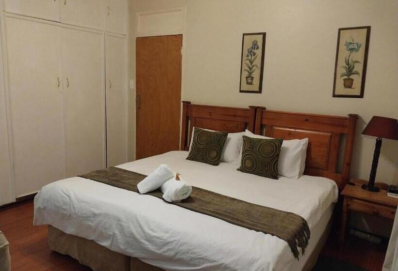 コンフォートルーム, Lily Guesthouse