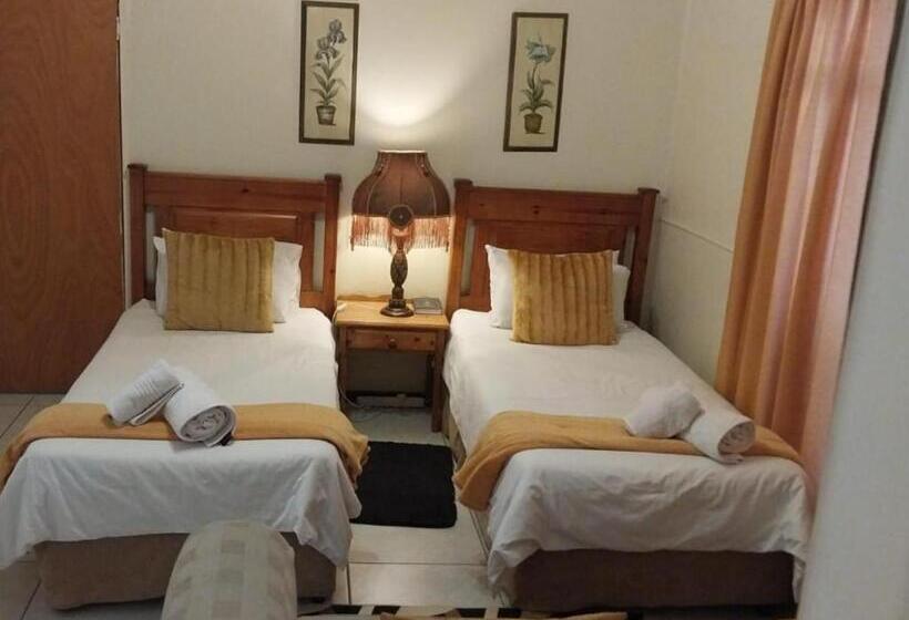 コンフォートルーム, Lily Guesthouse