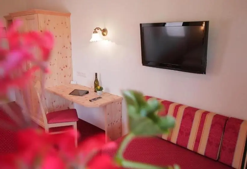 コンフォートルーム, Pension Schweizerhaus Garni