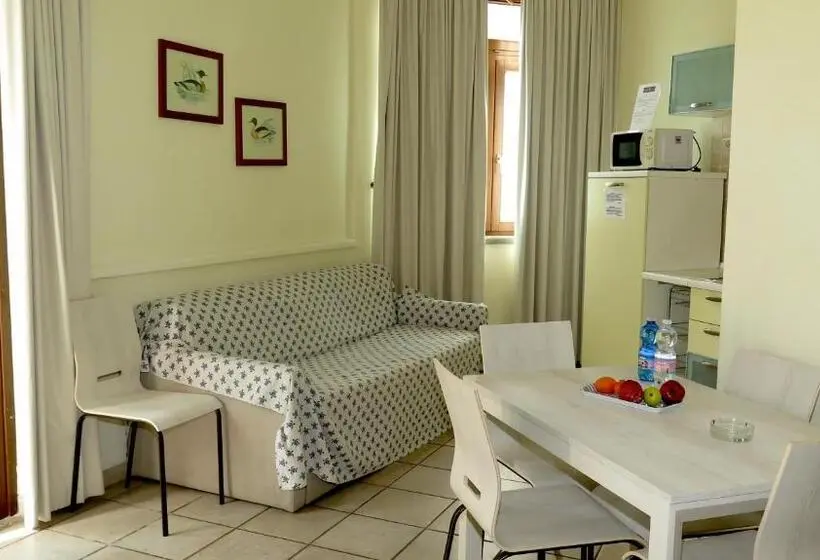 Huoneisto 2 Makuuhuonetta, Residenza Turistico Alberghiera Corallo