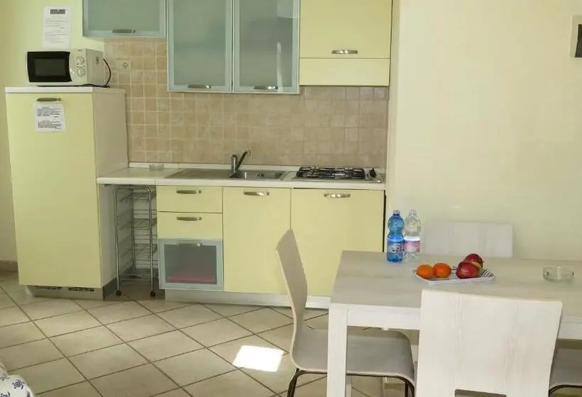 Huoneisto 2 Makuuhuonetta, Residenza Turistico Alberghiera Corallo