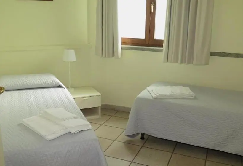 Huoneisto 2 Makuuhuonetta, Residenza Turistico Alberghiera Corallo