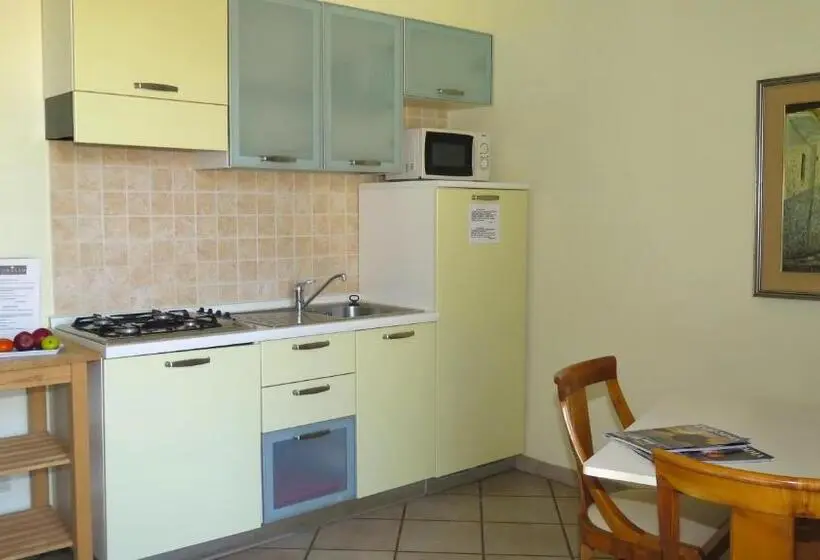 Huoneisto 1 Makuuhuone Parveke, Residenza Turistico Alberghiera Corallo