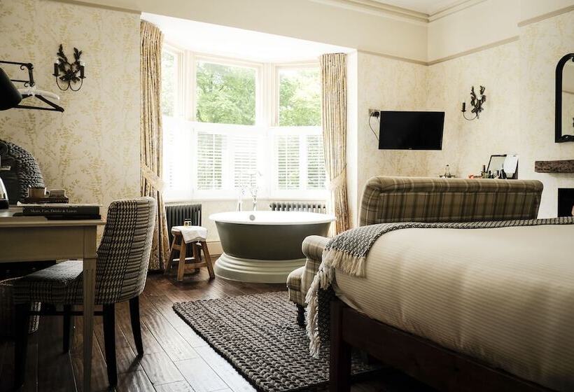 סוויטת ג'וניור, The White Buck