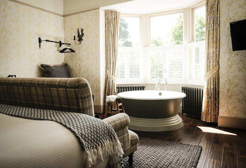 סוויטת ג'וניור, The White Buck