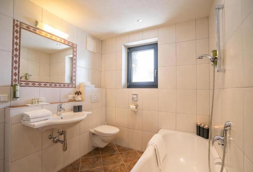 شقة غرفتين, Apart Reinstadler