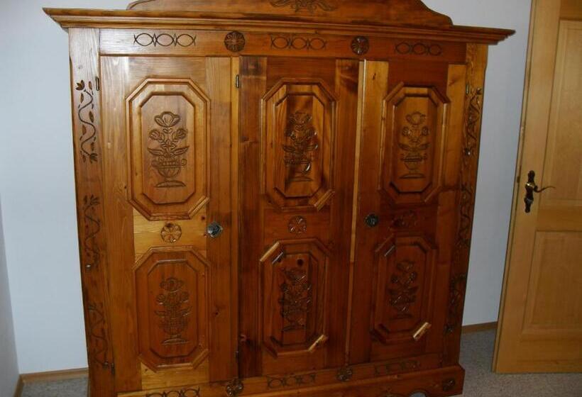 1 Sovrums Lägenhet med Balkong, Gasthaus   Pension   Café Dörfl