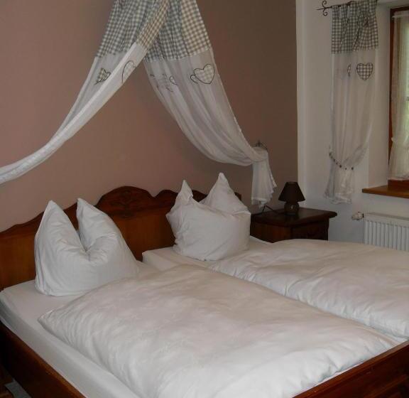 1 Sovrums Lägenhet med Balkong, Gasthaus   Pension   Café Dörfl