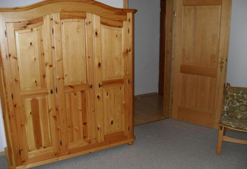 1 Sovrums Lägenhet, Gasthaus   Pension   Café Dörfl