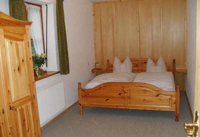 1 Sovrums Lägenhet med Terass, Gasthaus   Pension   Café Dörfl