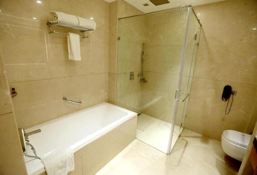 غرفة بريميوم, Madin