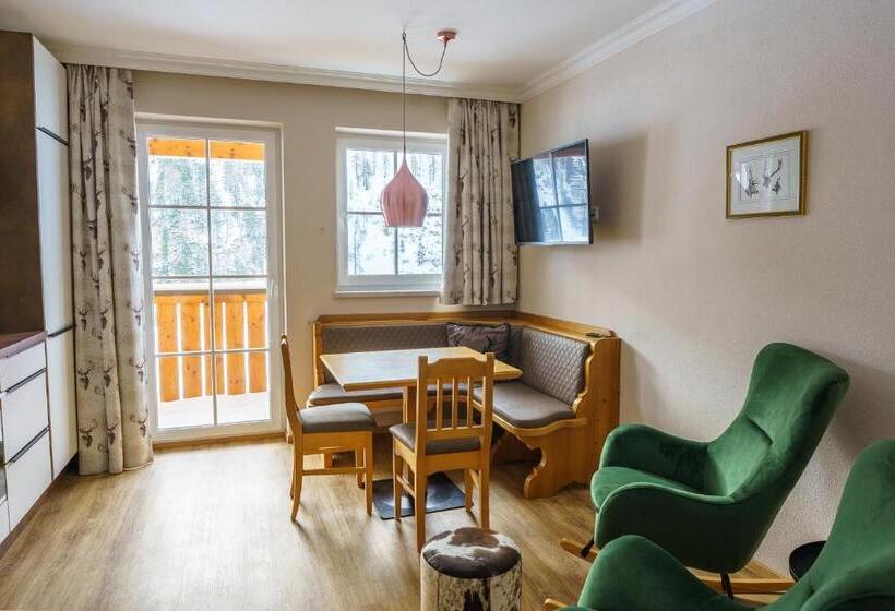 Superior suite with balcony, Hubertus Alpine Living