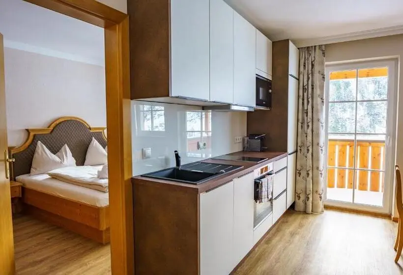 Superior suite with balcony, Hubertus Alpine Living
