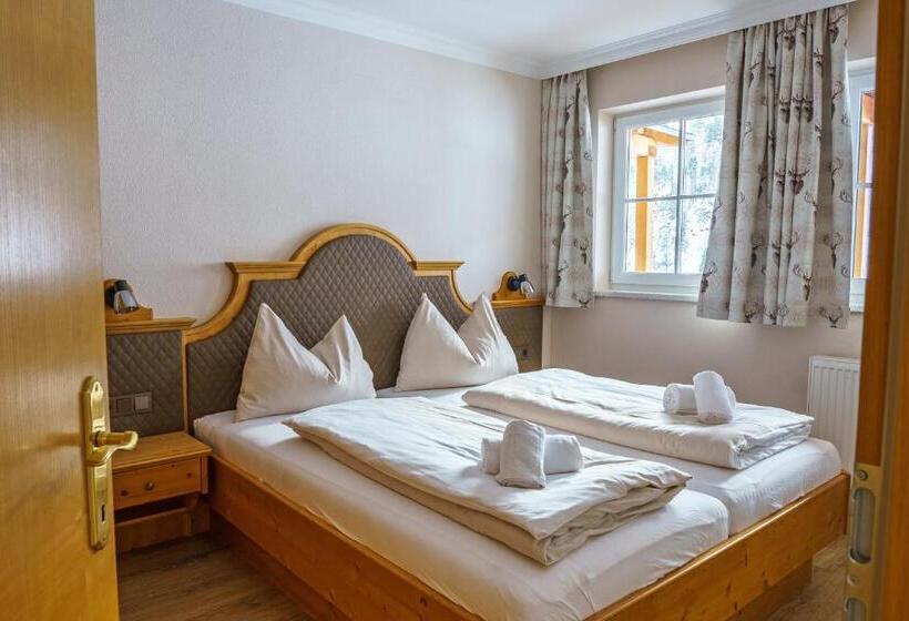 Superior suite with balcony, Hubertus Alpine Living