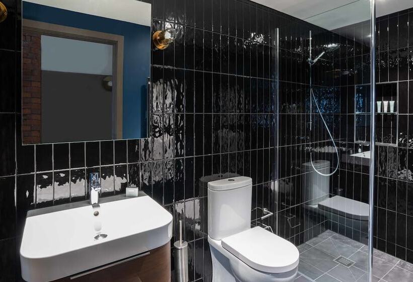 스위트, Native Manchester