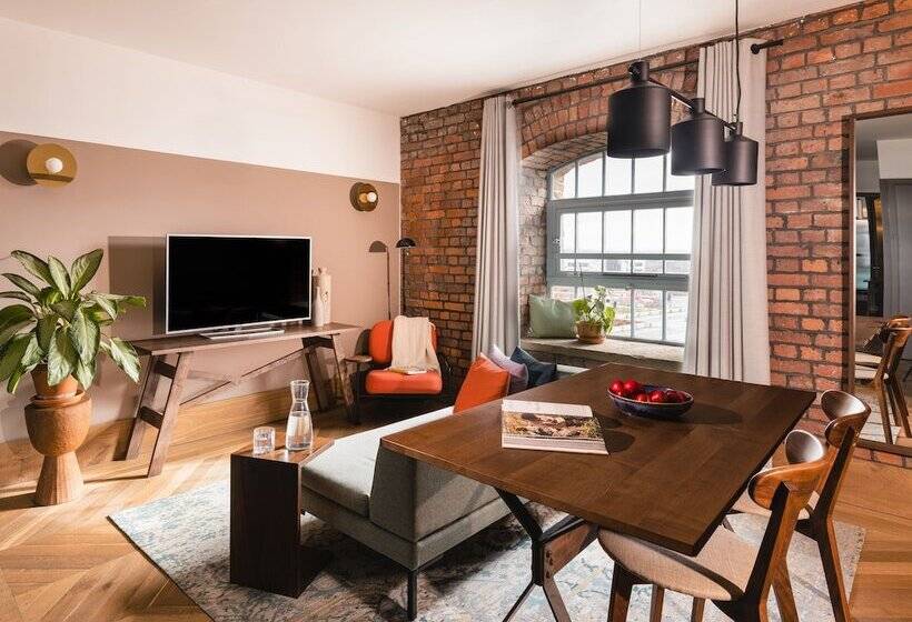 스위트, Native Manchester