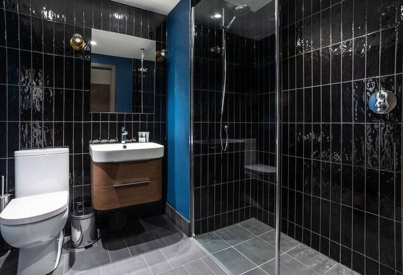 침실 2개 스위트, Native Manchester